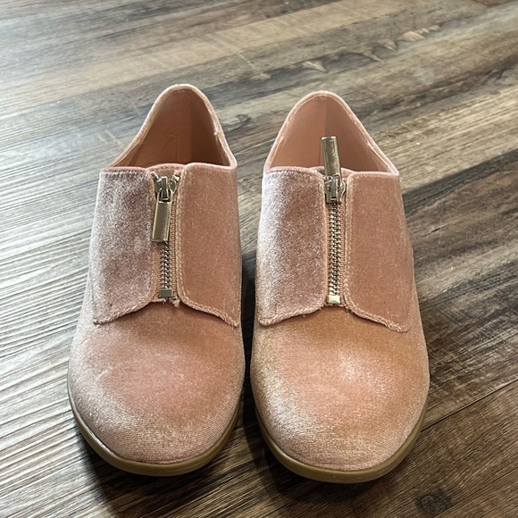 Shoe Dazzle Pink Velvet Zip Up Loafers (NWOT) Size: 10 / Item# 984-18 - Picture 2 of 6